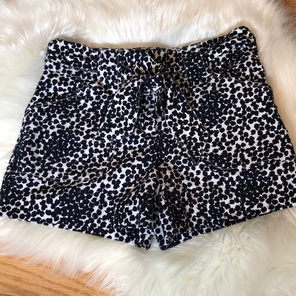 Loft short with sash belt